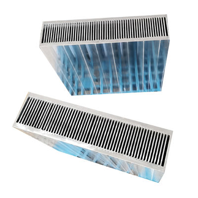 Uniwersalny radiator z blachy aluminiowej Praktyczny kształt prostokąta